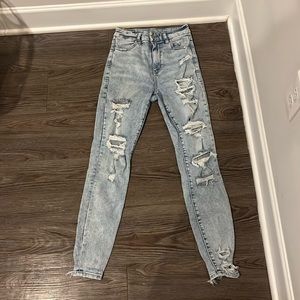 Light wash high rise American eagle jeans